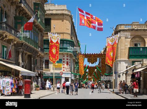 shopping in valletta.